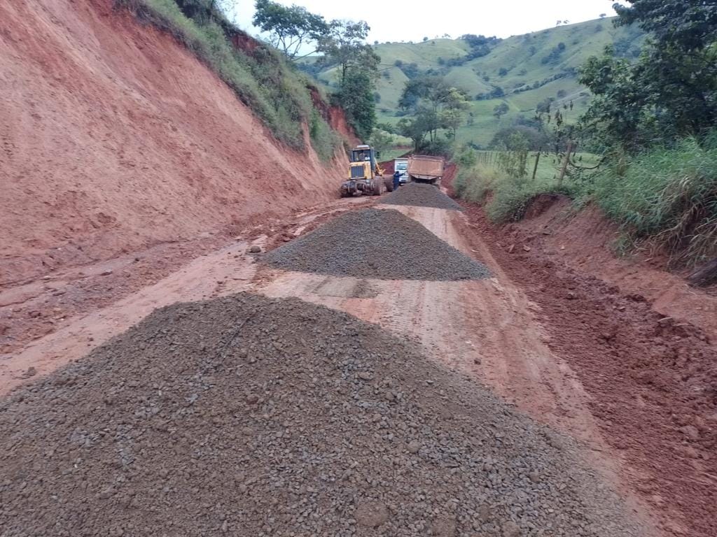 Lançamento de Material na Serra do Córrego do Bom Jesus